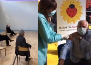 51 pika vaksinimi në Elbasan/ Qytetari: S’kemi frikë nga vaksina kineze. Mbi 10 mijë të vaksinuar në Vlorë