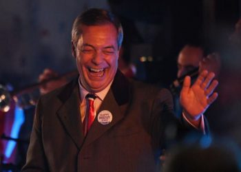 “Njeriu Brexit” vetëlargohet nga politika britanike: Pa kthim!