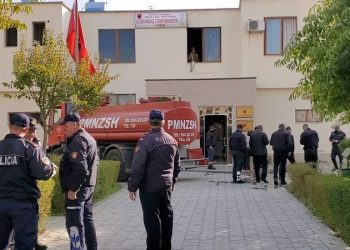 I vuri flakën katiti të dytë të Drejtorisë Arsimore në Fier, kapet autori