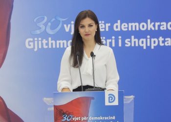 Floriana Garo shfaqet nga selia blu: Listat e Bashës sjellin shpresë dhe ndryshim