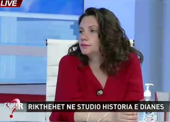 Historia e dhimbshme/ Nëna kërkon dy fëmijët: Prindërit e ish-burrit i mbajnë me forcë. I kanë manipuluar