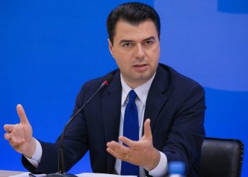 Gjithmonë kopjac, gjithmonë një hap pas…