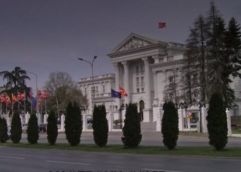 Maqedonia e Veriut mban në fuqi orën policore, kufizimi i lëvizjes deri më 6 Prill