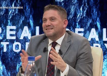 Për Luftën dhe Marenglenin, i cili mbron me fakte dhe dokumente të vërtetën mbi LANÇ