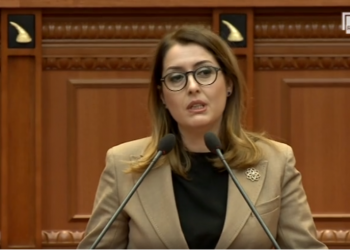 “Synojmë deri në 15 mijë të vaksinuar në ditë”/ Manastirliu: Edhe vendet e BE po i kthejnë sytë nga Rusia
