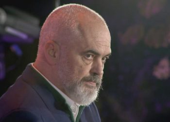 Rama: Po bëjmë çmos me vaksinimin, opozita po vendos fushatën mbi shëndetin e njerëzve