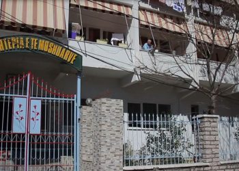 U infektuan pas vaksinës së parë/ Gjirokastër, zbulohen raste të të prekurve në personelin e shtëpisë së të moshuarve