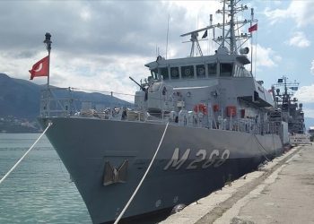 Anijet turke të NATO-s mbërrijnë në portin ukrainas