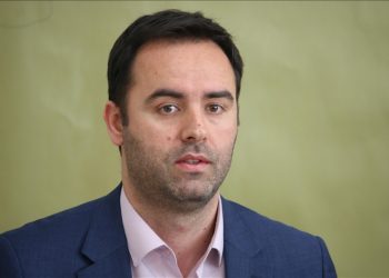 Glauk Konjufca zgjidhet kryetar i Kuvendit në Kosovë me 69 vota pro, betohen 114 deputetët