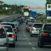 Trafik i dendur në hyrjen e kryeqytetit, radhë të gjata në autostradën Tiranë-Durrës