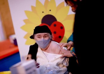 Vaksinimi i të moshuarve në Lezhë, Rama ndan fotot dhe uron: Ditë të buzëqeshur…
