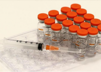 “Vaksina ruse dhe kineze i kanë dhënë provat”/ Mjeku Shapo nga Londra: Shqipëria s’ka luksin për të zgjedhur