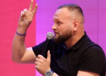 “Keqardhje për PD, është kapur nga 5 njerëz pa program, pa ide dhe pa vizion”/ Valteri: Vajza ime Hera, arsyeja që iu bashkova PS