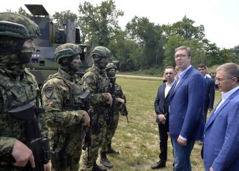 Drogë, huliganë, banditë dhe një avokat i vdekur: Kjo është bota e errët e Aleksandar Vuçiçit