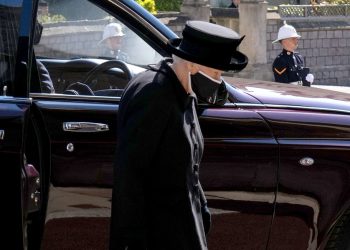FOTO/ Monarkia më e vjetër i jep lamtumirën Princit Philip me masa private