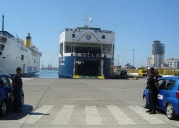 Policia kap 200 kg kokainë në portin e Durrësit