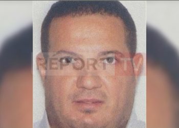 Del fotoja e Sokol Xhurës, pronarit të depos së mbushur me armatime