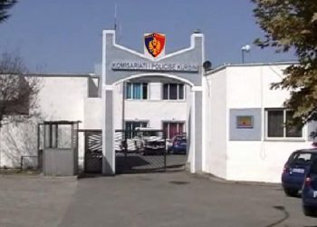 EMRAT: Të shtëna me armë zjarri, plagosen tre persona në Mamurras, dy prej tyre efektivë policie