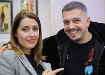 Zgjedhjet/ Këngëtari i njohur Doda krah Manastirliut: Në zemër të Tiranës