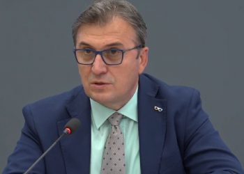 COVID-19/ Brataj: Ka një rritje të telefonatave nga qytetarët për të ditur efektet anësore të vaksinës