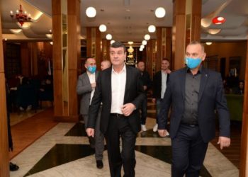 Replikë (2) me ata që thonë “po ndihmon Edi Ramën e pengon Lul Bashën”
