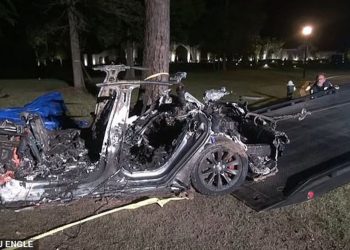 Zhgënjen “Tesla”, aksidentohet makina pa shofer, humbin jetën dy persona