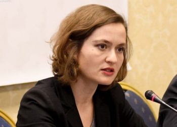 Besa Shahini “godet” Albin Kurtin: E fillove mandatin duke bërë opozitë në Shqipëri!