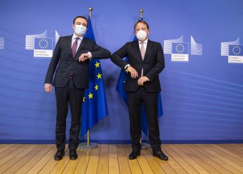 Oliver Varhelyi zbulon çfarë bisedoi me Albin Kurtin