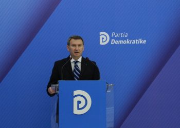 Dita e tretë e protestës në PD, Kadilli: Është problemi i Bashës nëse shqiptarët zgjedhin një thes mielli para tij