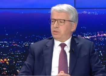 Protesta e kontrollorëve/ Lleshaj: Kemi ndërtuar një sistem pagash absurd. Avionët s’përplasen sepse…