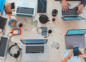 Ekperienca e parë me një kurs kurrikular mbi edukimin mediatik në universitet