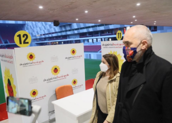 Sot 206 mijë shqiptarë të vaksinuar/ Rama: Zemra mal!