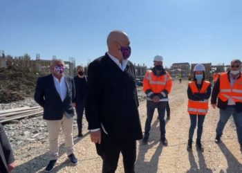 Rama inspekton kantierin në Kavajë: Pallatet për të prekurit nga tërmeti, do të përfundojnë në gusht