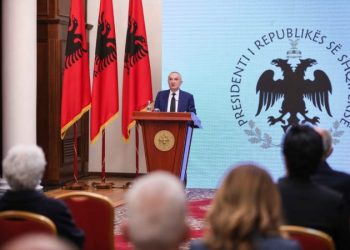 “I kanë bërë nder kombit”, Meta vlerëson piktorët e shquar me titullin “Mjeshtër i Madh”