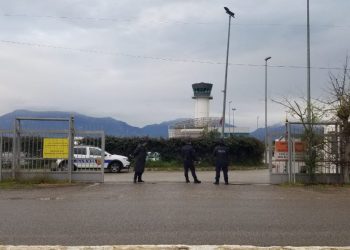 EMRAT: Pezulluan punën, ja kush janë kontrollorët që kanë ‘marrë peng’ aeroportin