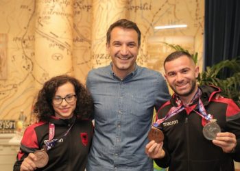 Peshëngritësit Çalja dhe Veli sjellin medalje nga Moska