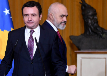 “Uruan turq, grekë Kosova zyrtare ende jo! Hajde prit bashkim”/ Spahiu: O Zot i madh sa mllef kemi mes…