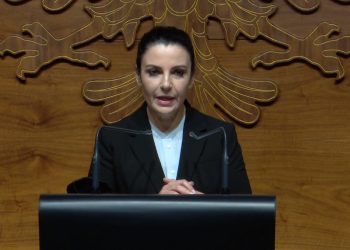 “Rikthehuni në punë”/ Balluku thirrje kontrollorëve të trafikut ajror: Do të ketë marrje masash