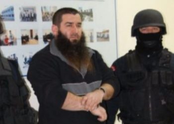 Kavajë/ Plagosi me armë sekretarin e PD-së, Cili është autori i dyshuar në kërkim (FOTO)