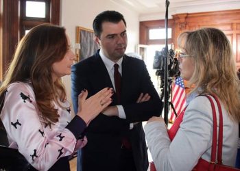 Skandal/Zbulohet vila luksoze e Jorida Tabakut në Gjirin e Lalzit, e mori nga “oligarku” që sulmoi për “Sami Frashërin”