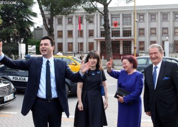 PD drejt ndarjes në dy kampe