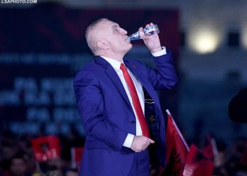 Mazhoranca nis të hënën shkarkimin e Metës! Shkak, thirrjet revolucionare në fushatë