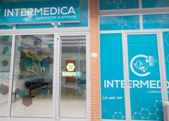 Laboratori Intermedica realizon antitrupat neutralizues, limfocitet T dhe komenton lidhjen e tyre me vaksinat dhe sëmundjen COVID-19