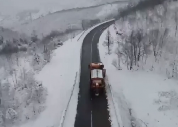 Borë dhe reshje shiu/ ARRSH: Deri tani akset rrugore janë të kalueshme