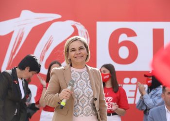 Kryemadhi entuziaste nga takimi në Lushnjë: Fitorja është afër, ndryshimi do të realizohet në kutinë e votimit