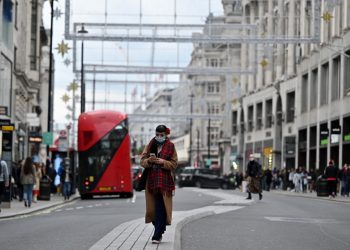 Studimi në Britani/ Një në shtatë persona vuan nga simptomat e COVID për një kohë të gjatë