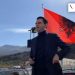 Qytetarë e presin në Krrabë/ Basha mbi makinë: E mbajta fjalën, ndërtova tunelin e Elbasanit