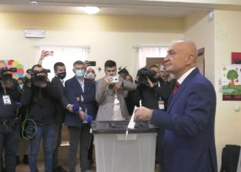 Voton Presidenti Meta: Ja mesazhi para kutisë së votimit