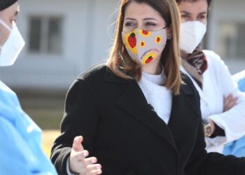 “Shqipëria buzëqesh”: Vijon procesi i imunizimit kundër COVID, Manastirliu tregon sa vaksina u kryen në 24 orë
