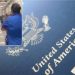 VIDEO/ Kubanezja merr pasaportën amerikane, nxënësit e nderojnë në kor